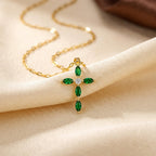 Collier en or avec émeraude taillée en marquise