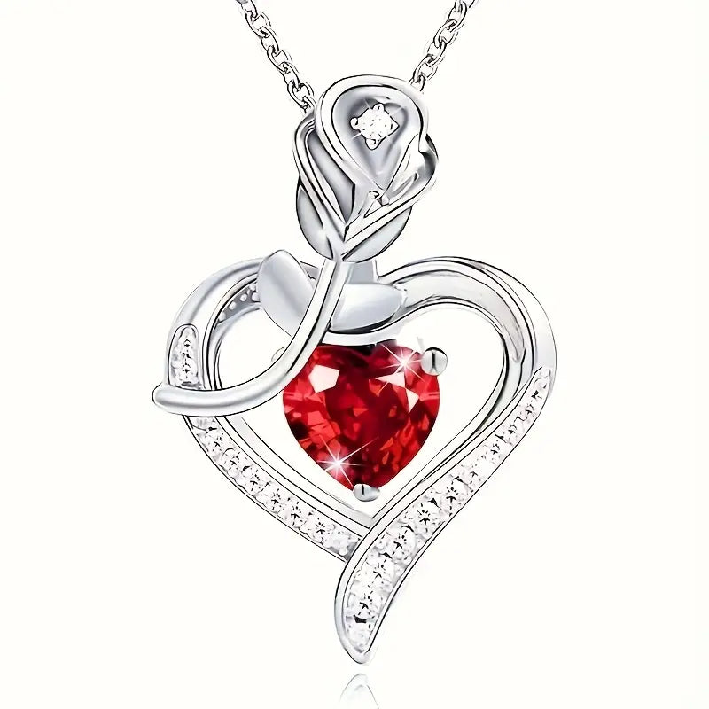 Collier en argent avec pendentif en forme de cœur en rubis