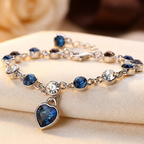 Bracelet en argent orné d'un saphir en cœur