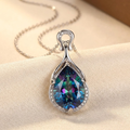 Collier en argent orné d'une goutte de saphir