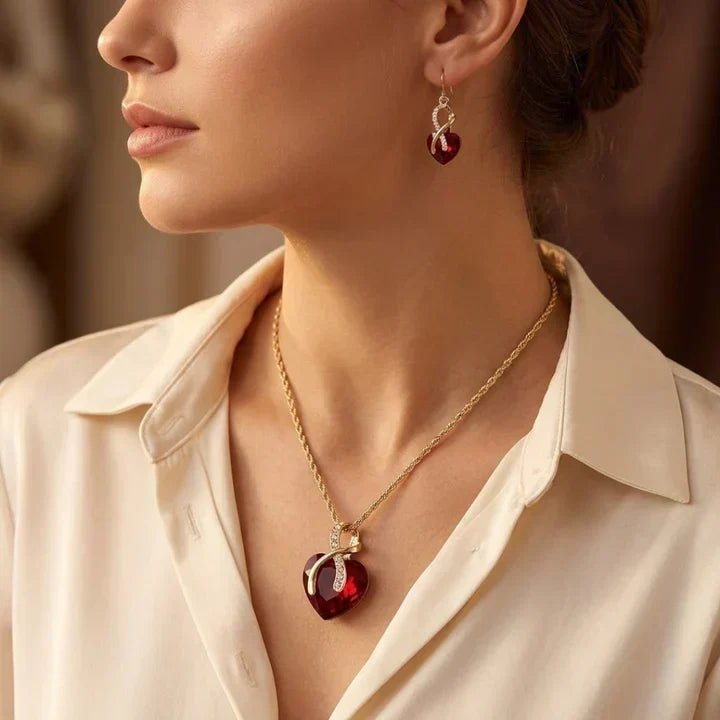 Ensemble de cœurs inversés en or avec rubis