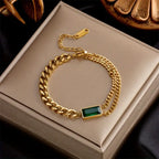 Bracelet en or avec fermoir et émeraude