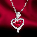 Collier en argent avec pendentif en forme de cœur en rubis