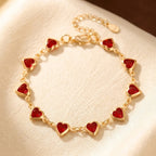 Bracelet en or orné d'un rubis en forme de cœur