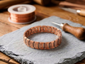 Bracelet en cuivre masculin Vallon de Rose - fond atelier artisan