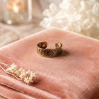 Bague en cuivre Lumière de Rose - fond velours rose
