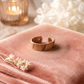 Bague en cuivre Aimant de Rose - fond velours rose