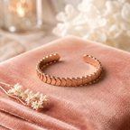 Bracelet en cuivre Vague de Rose - fond velours rose
