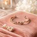 Bracelet en cuivre Alouette de Rose - fond velours rose