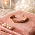 Bracelet en cuivre Sillon de Rose - fond velours rose