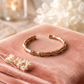 Bracelet en cuivre Bosquet de Rose - fond velours rose