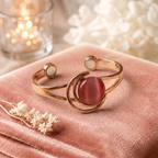 Bracelet en cuivre rosé Sphère de Rose - fond velours rose