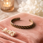 Bracelet en cuivre Épine de Rose - fond velours rose