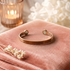 Bracelet en cuivre Terre Chaude de Rose - fond velours rose