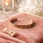 Bracelet en cuivre Cœur Ancré de Rose - fond velours rose