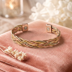 Bracelet en cuivre Quiétude de Rose - fond velours rose